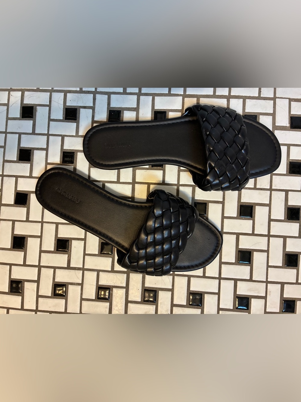 Old Navy Black Sandal Flat Slide Shoes - Ladies 10 - Worn Once Puffy Bubble Top